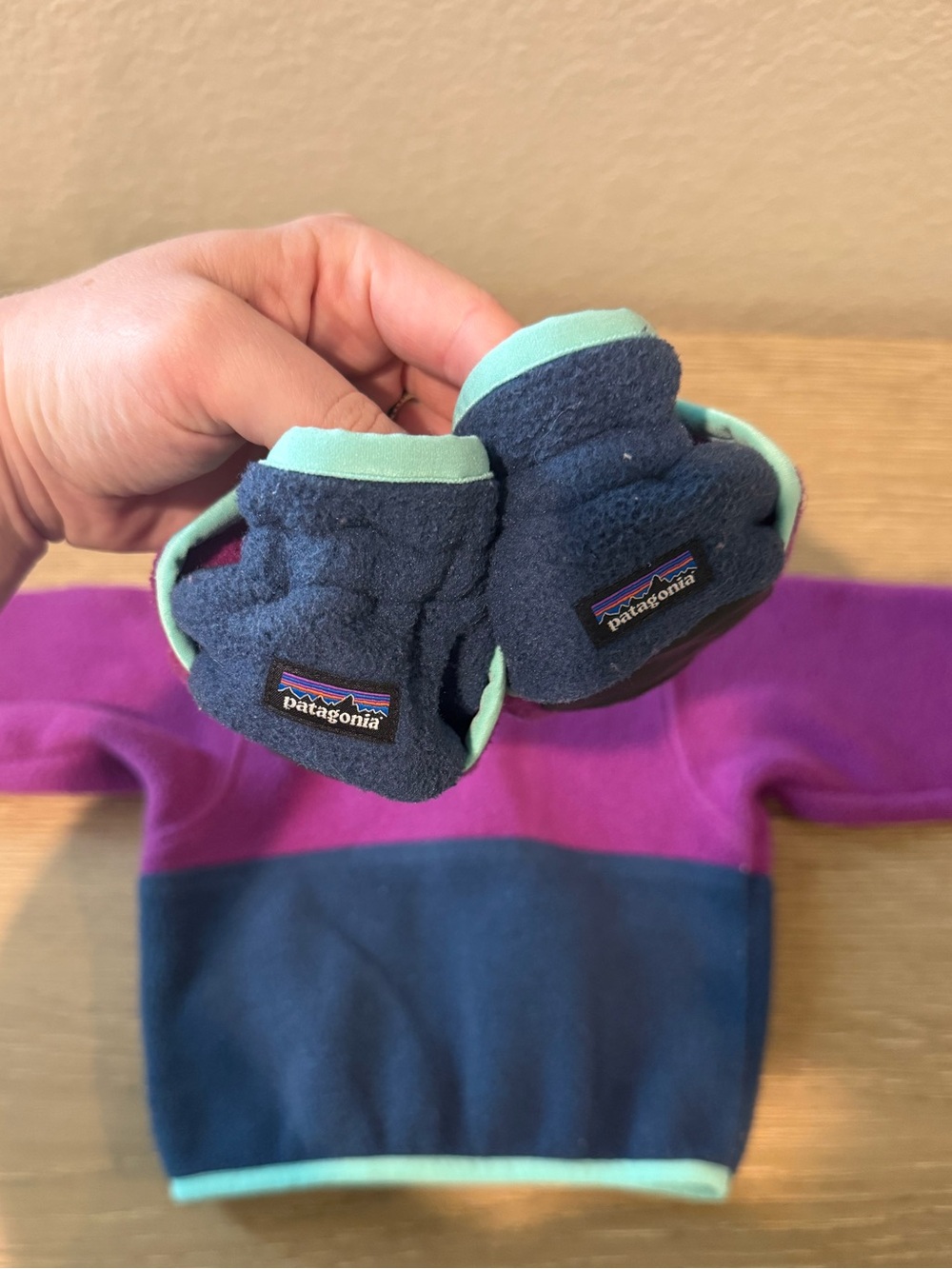 Patagonia Infant Fleece Pullover and Booties, 3-6 Months - Picture 4 of 6